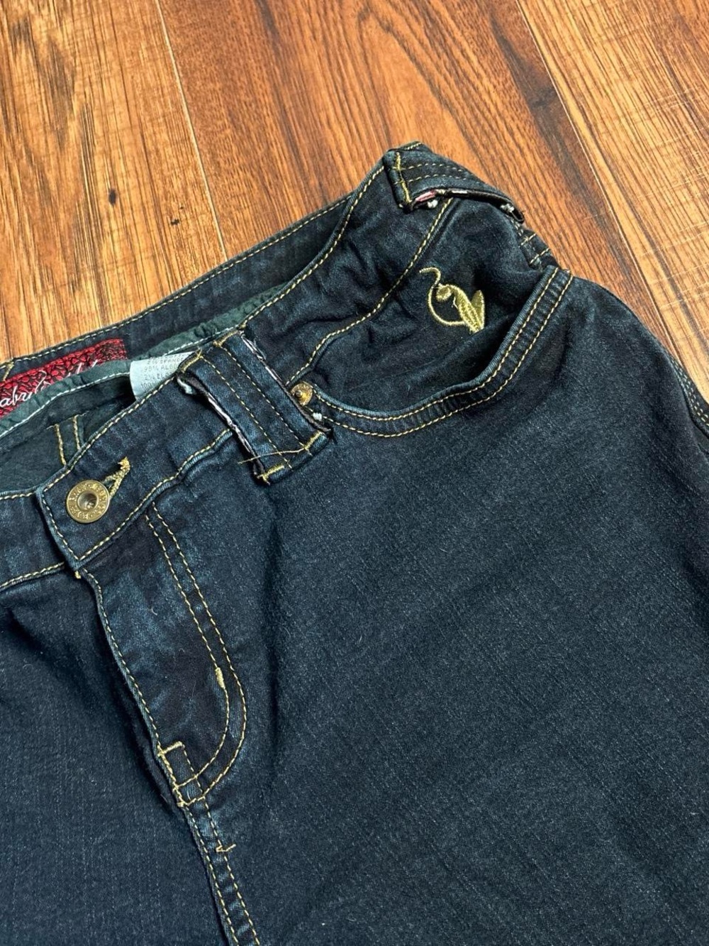 Y2K Baby Phat Capris - Picture 7 of 8